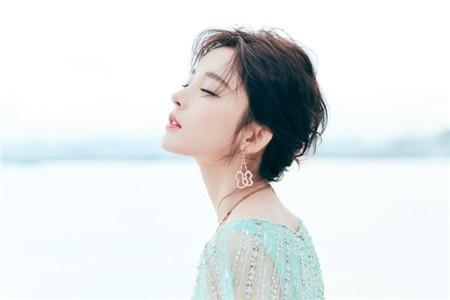 娜扎最新美圖，星光下的時尚魅力