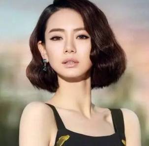 最新流行明星的魅力世界探秘